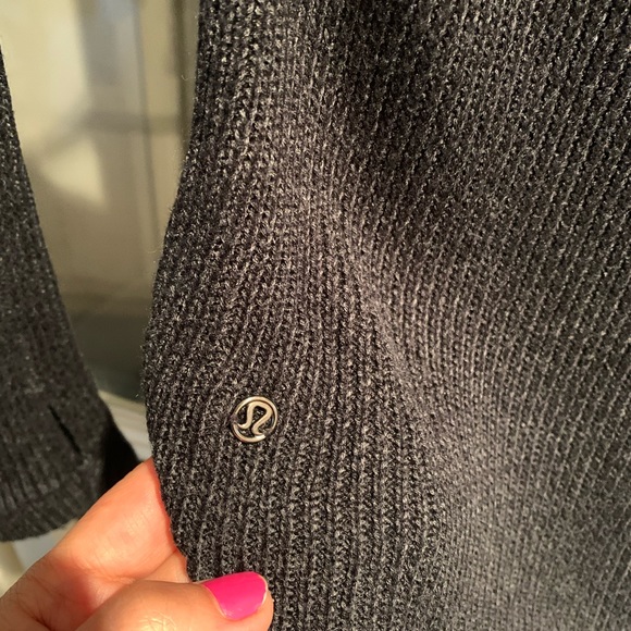 Lululemon black long sleeve sweater. Size 4 - Picture 6 of 7